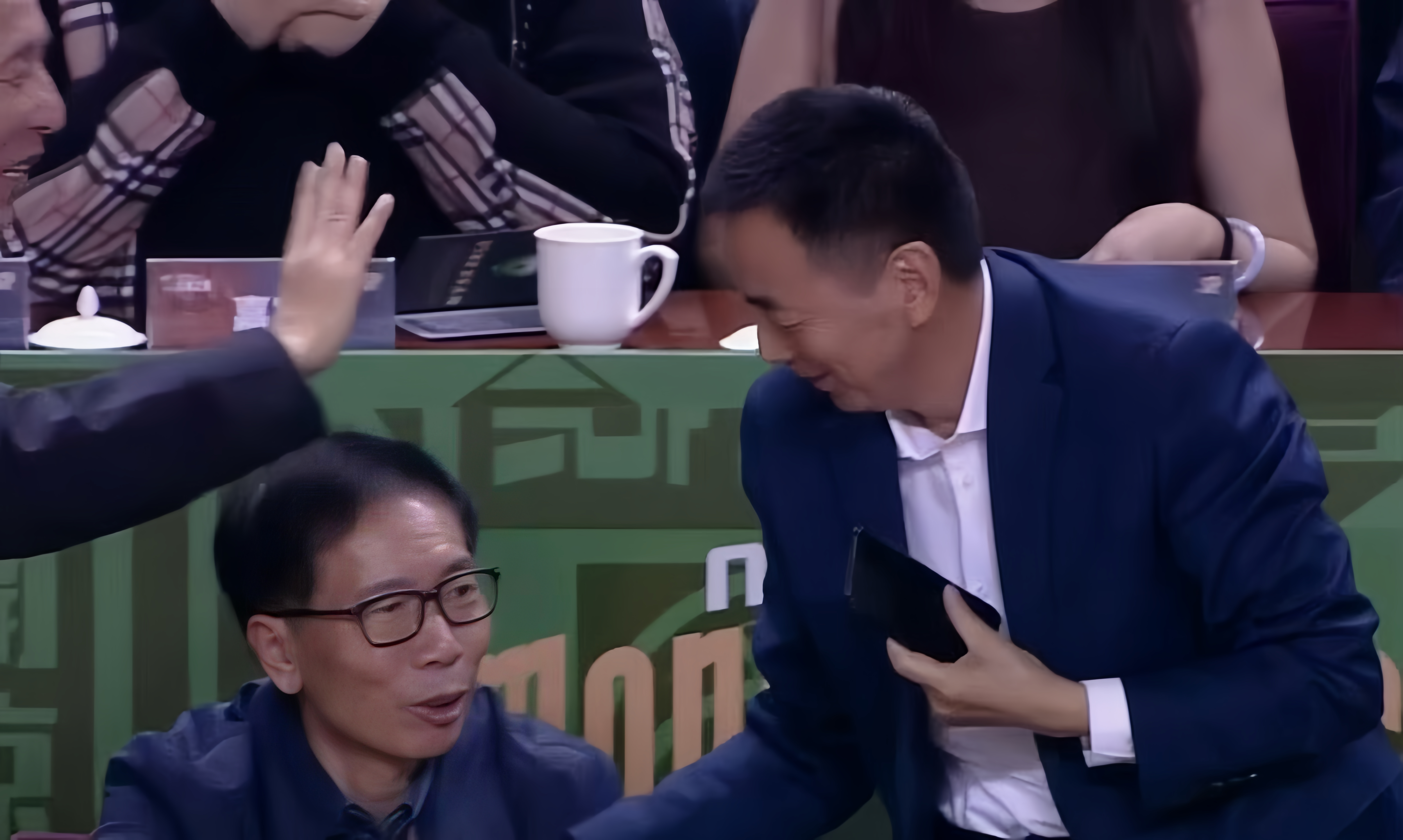 篮球教练换帅，新帅接手豪门球队